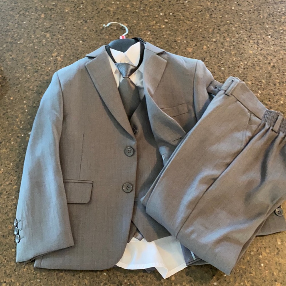 Size 4 light grey Tazio suit set.
